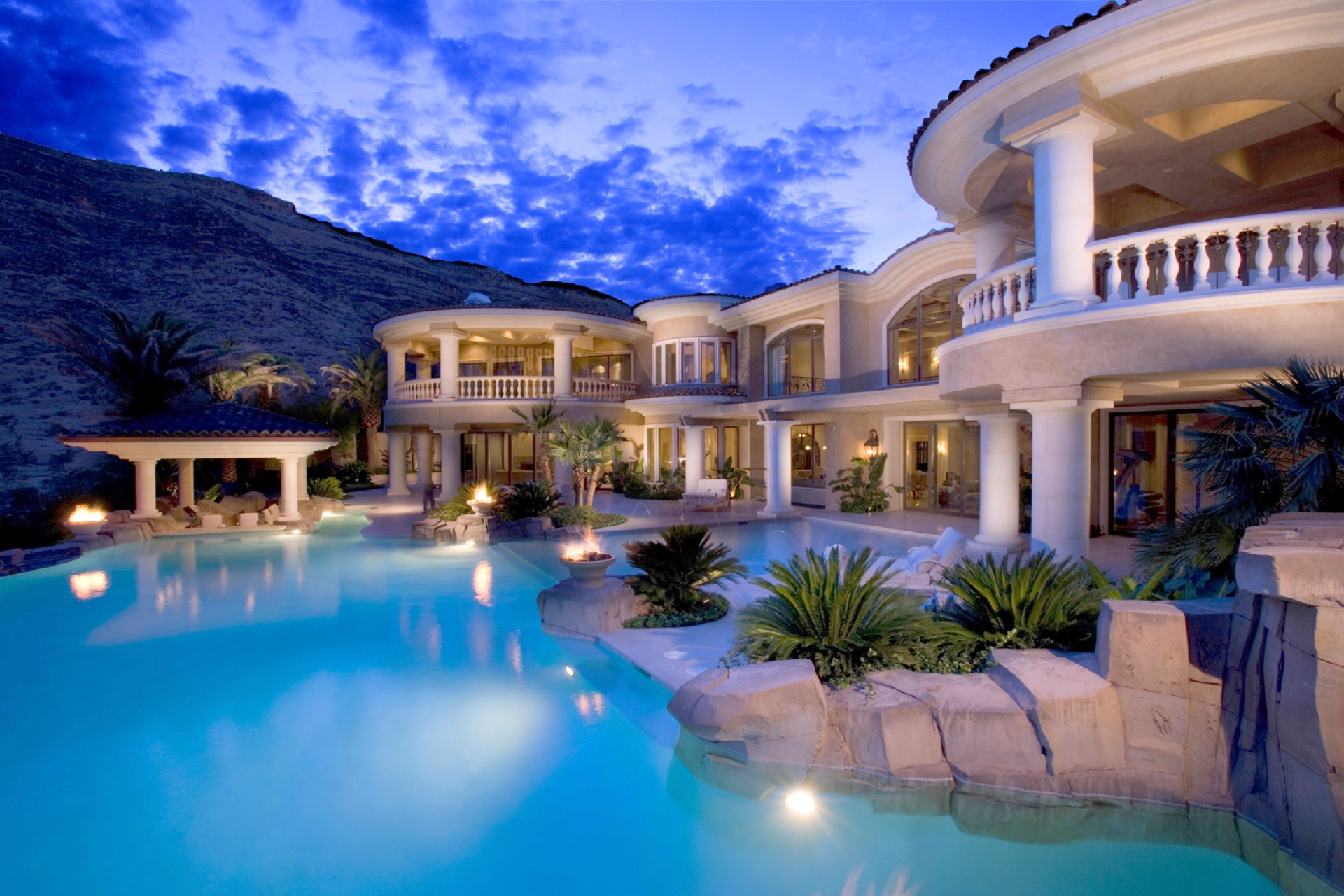 15 of the Most Heavenly Luxury  Mansions With Swimming Pools  Wow Amazing