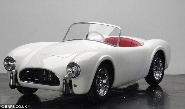 Mini Classic Car Replicas That Can Be Driven by Adults and Reach Speeds of 46mph