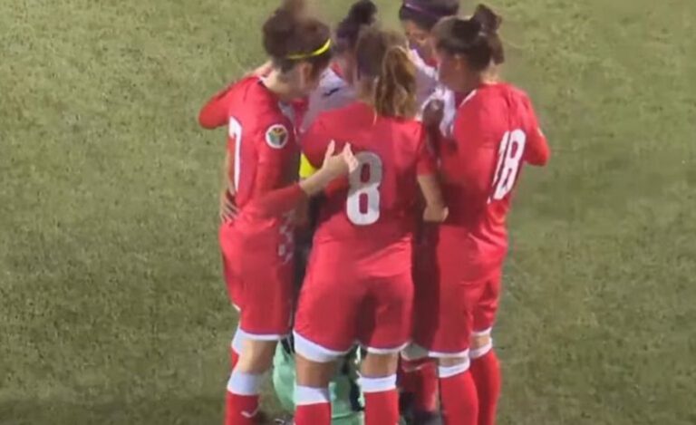 Opposing Team Helps Player with Her Loose Hijab in a Wonderful Show of Human Kindness